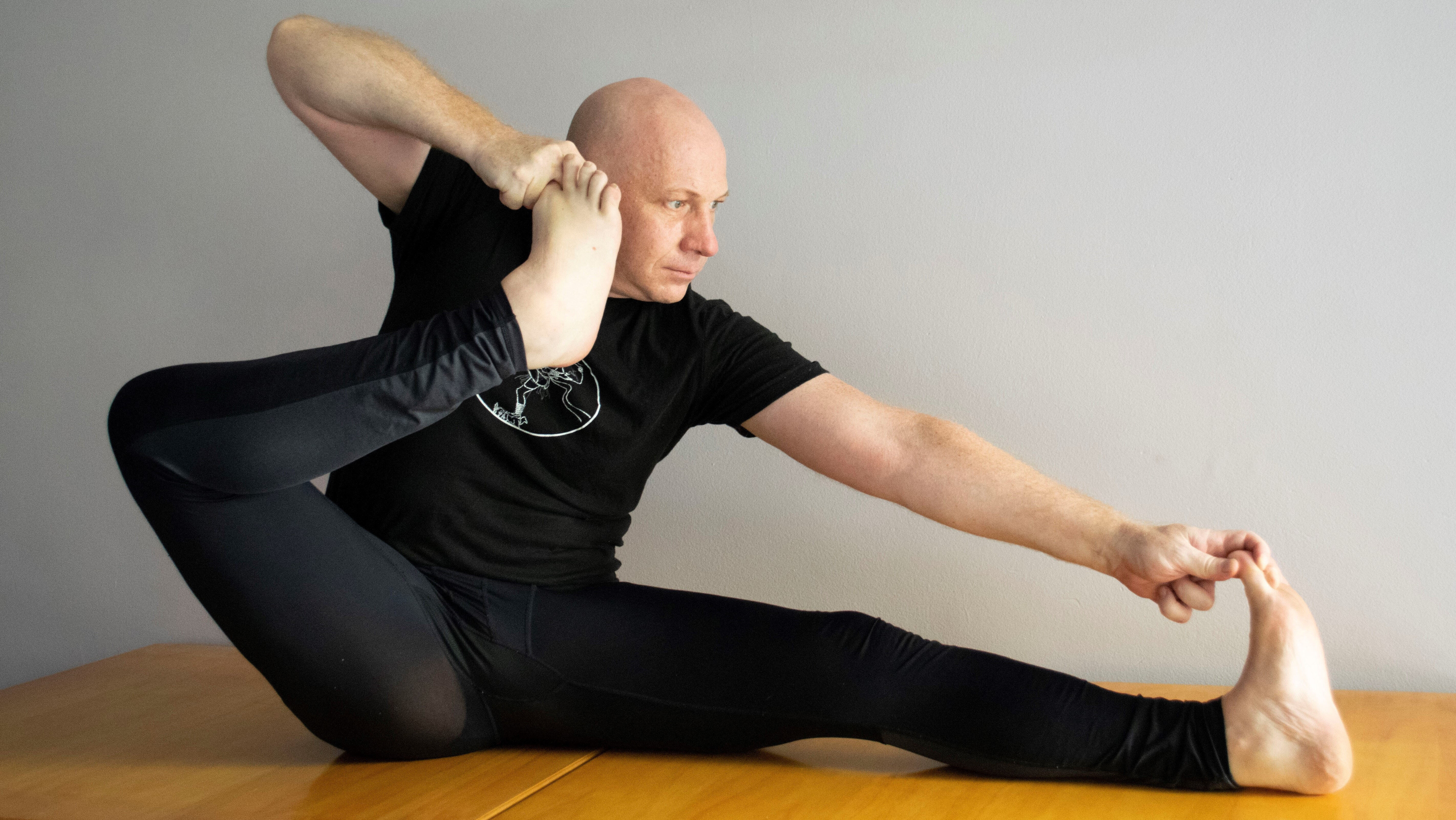Arkarna Dhanurasana (2)