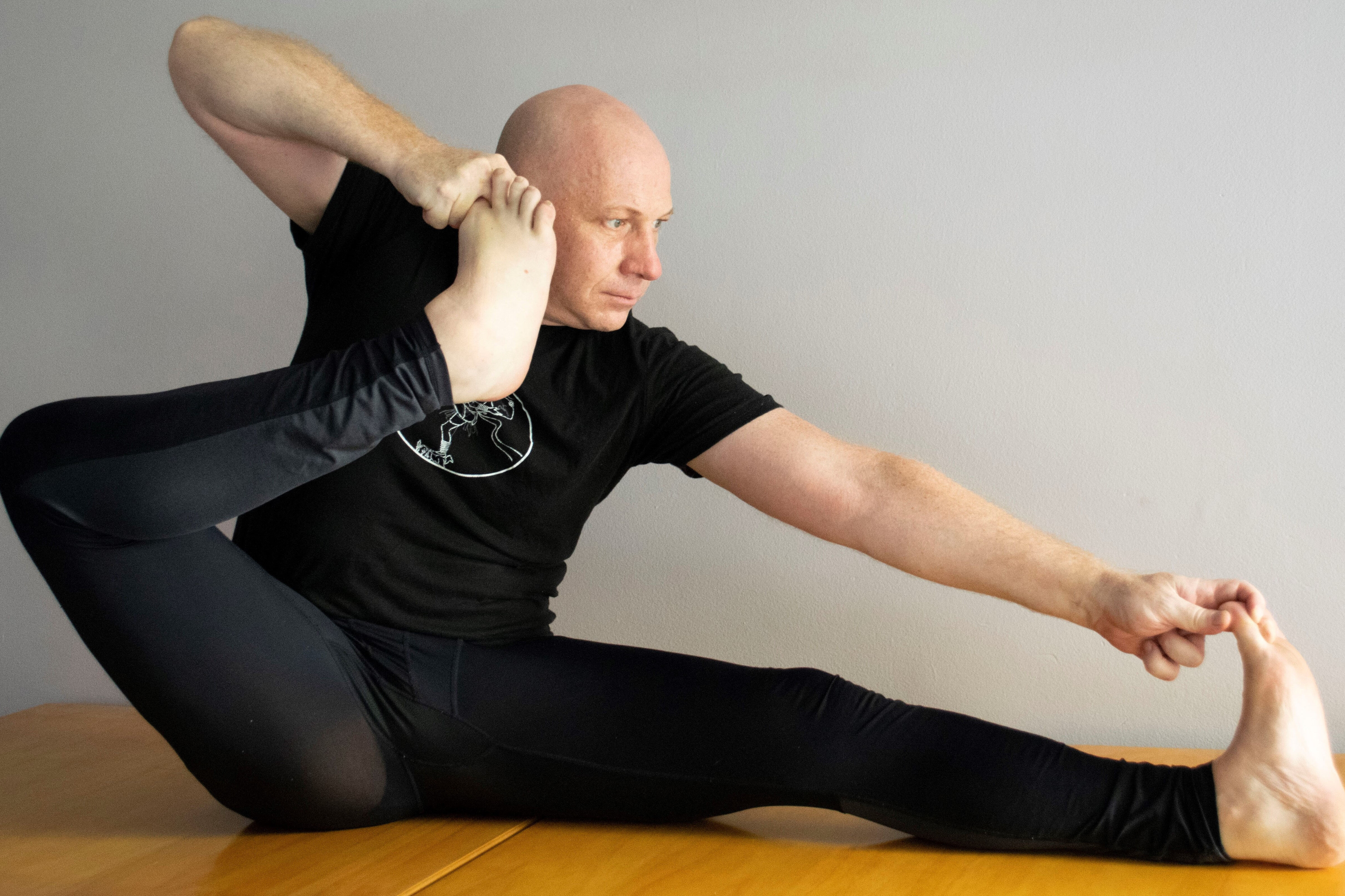 Arkarna Dhanurasana (2)